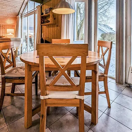 3 Bedroom Gorgeous In Apartment *